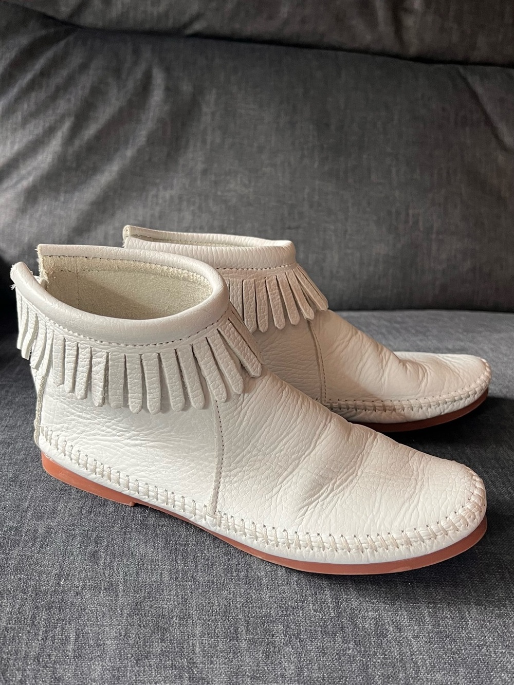 Minnetonka White Leather Fringe Moccasin Ankle Boots, Size 7.5